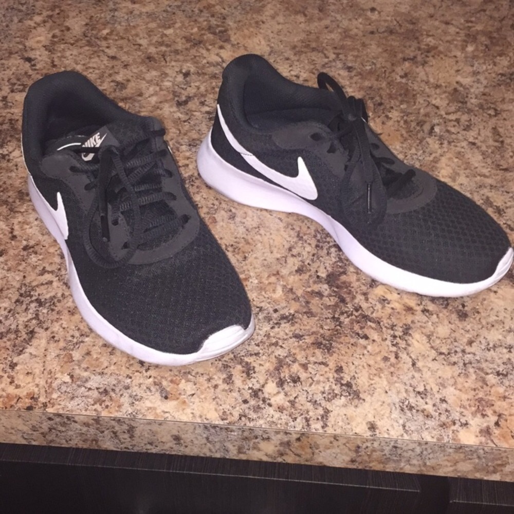 Black Nike Tanjun